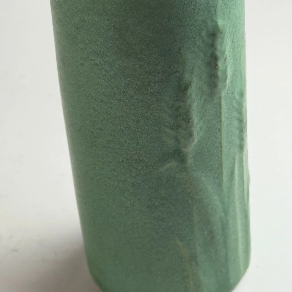 Rosemeade Pottery Wheat Motif Vase Shaded Green North Dakota ND Vintage 5.5in
